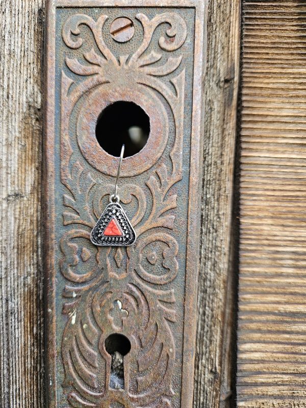 Western Red Triangle Earrings - Image 3